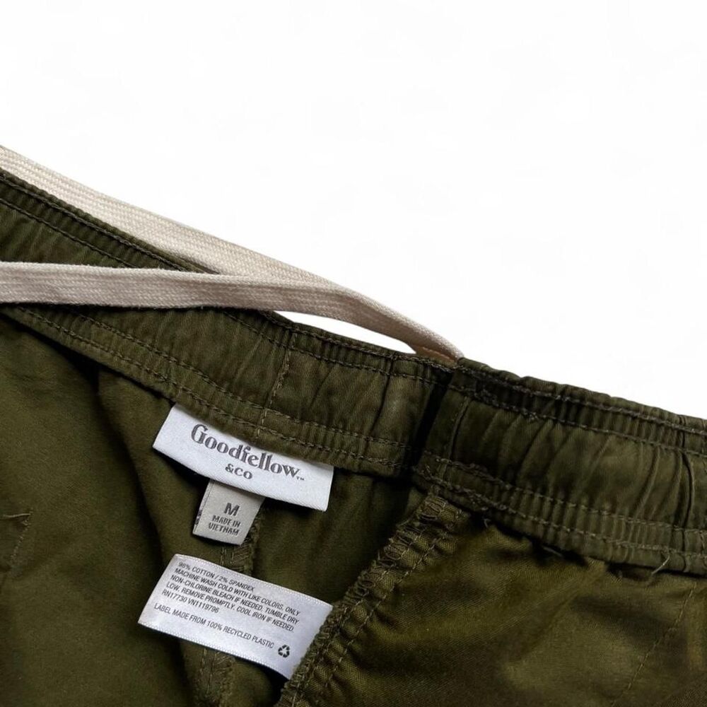 Men's Shorts Size Medium - Picture 7 of 9